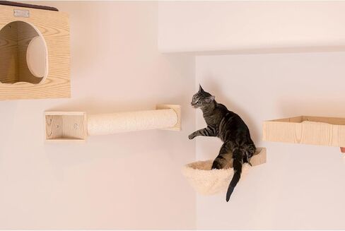 سلسلة Armarkat Cat Wall Climber: عمود خدش W1907D، بيج طبيعي متوسط in Kuwait