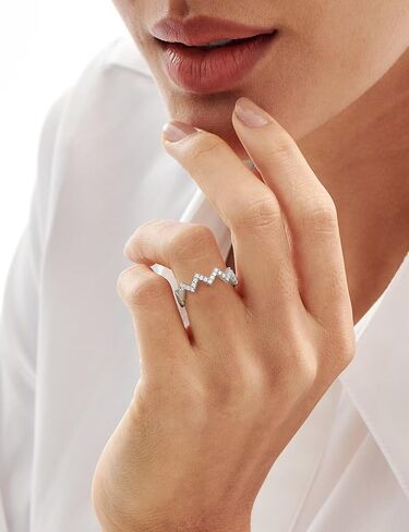 مويسانيتي كوخ 7 أحجار مويسانيتي خواتم الذكرى السنوية للنساء، 0.7 قيراط قطع مستديرة الماس 18 قيراط مطلية بالذهب الأبيض 925 الفضة الاسترليني نصف خواتم الزفاف الأبدية خاتم قابل للتكديس in Kuwait