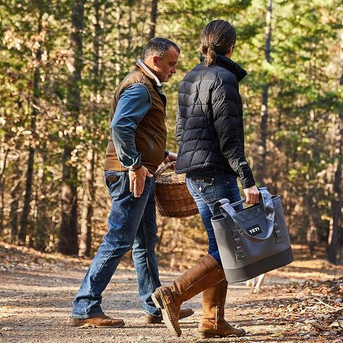 YETI Camino 20 Carryall مع فواصل داخلية، وحقيبة أدوات متعددة الأغراض in Kuwait