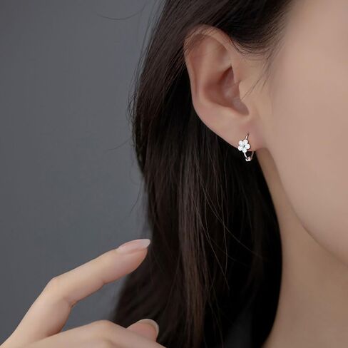 زهرة هوب أقراط للنساء ديزي زهرة أقراط الزهور هوجي هوب أقراط للفتيات في سن المراهقة هيبوالرجينيك لطيف زهرة صغيرة أقراط مجوهرات هدية in Kuwait