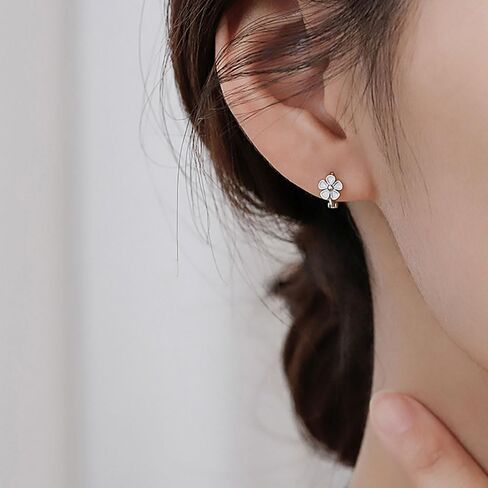 زهرة هوب أقراط للنساء ديزي زهرة أقراط الزهور هوجي هوب أقراط للفتيات في سن المراهقة هيبوالرجينيك لطيف زهرة صغيرة أقراط مجوهرات هدية in Kuwait