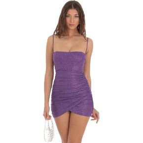 فستان قصير مكشكش من قماش شبكي لامع باللون الأرجواني مع حمالات سباغيتي، مشد بدون أكمام، تصميم مفتوح من الخلف in Kuwait