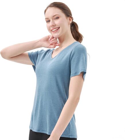 تي شيرت ميرينو بروتيكت 100% من صوف ميرينو برقبة على شكل حرف V للنساء بأكمام قصيرة وطبقات أساسية مقاومة للرائحة للتنزه في الهواء الطلق باللون الوردي المنقط in Kuwait