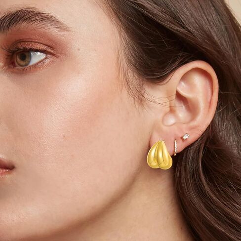 أقراط على شكل قلب ذهبي للنساء أقراط على شكل قلب الحب أقراط صغيرة لطيفة وخفيفة الوزن متدلية على شكل قلب هدية مجوهرات أنيقة in Kuwait