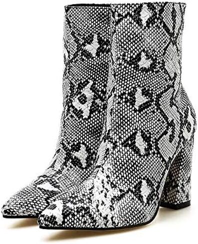 أحذية نسائية مدببة للكاحل مع كعب عريض في حذاء بطبعة جلد الثعبان in Kuwait