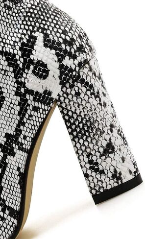 أحذية نسائية مدببة للكاحل مع كعب عريض في حذاء بطبعة جلد الثعبان in Kuwait