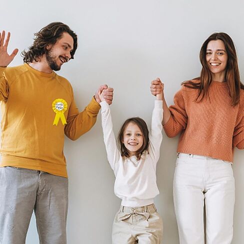 دبوس شارة من القصدير من دادي تو بي، دبابيس زر لحفل استقبال المولود/الكشف عن جنس المولود، زينة حفلات بطابع نحلة العسل، زر وردة صفراء لاحتفالات المولود الجديد in Kuwait