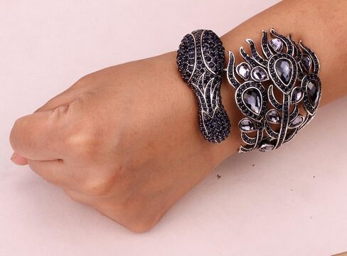 Women's Hinged Big Peacock Bracelet Slave Stretch Ring Set - Fit Wrist Size 6-1/2 to 7-1/2 Inch & Finger 7 to 9 - Lead Nickle Free - Halloween Costome Outfit in Saudi Arabia