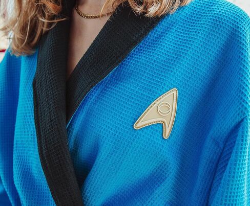 روب فاكتوري رداء حمام للكبار من ستار تريك: رداء حمام قطني منسوج بنمط وافل من السلسلة الأصلية | أزرق طبي، أزرق، مقاس واحد, أزرق, مقاس واحد in Kuwait