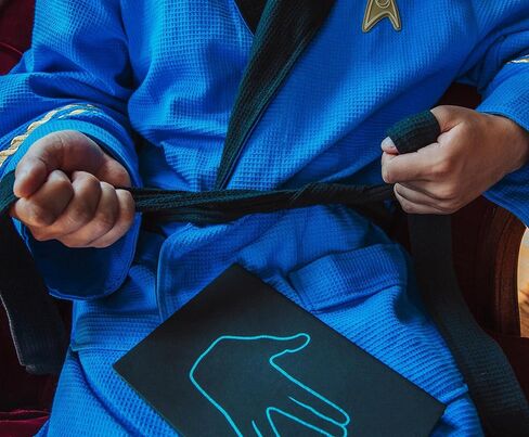 روب فاكتوري رداء حمام للكبار من ستار تريك: رداء حمام قطني منسوج بنمط وافل من السلسلة الأصلية | أزرق طبي، أزرق، مقاس واحد, أزرق, مقاس واحد in Kuwait