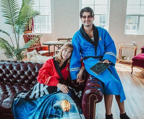 روب فاكتوري رداء حمام للكبار من ستار تريك: رداء حمام قطني منسوج بنمط وافل من السلسلة الأصلية | أزرق طبي، أزرق، مقاس واحد, أزرق, مقاس واحد in Kuwait