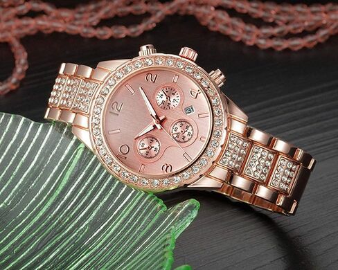 Unisex Diamond Watches Men and Women Fashion Rose Gold Silver Stainless Steel Calendar Quartz Watch in Saudi Arabia