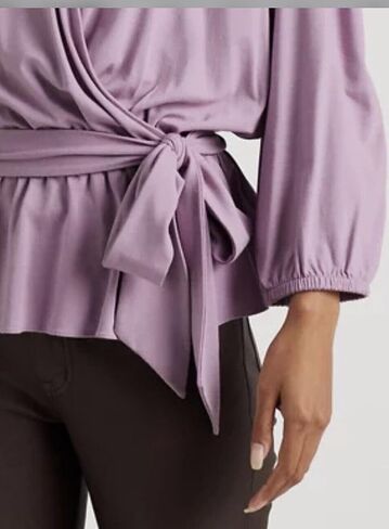 بلوزة Lauren Ralph Lauren للسيدات من الجيرسي بيبلوم (زهرة الربيع الاسكتلندية، صغير) in Kuwait