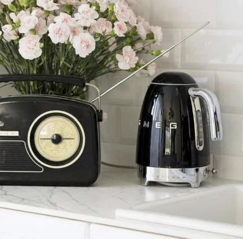 Smeg 50's Retro 7 Cup Stainless Steel Variable Temperature Electric Kettle with 7 Temperature Settings, Led Display, Swivel Base and Keep Warm Function Black KLF04BLUS in Saudi Arabia