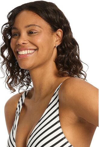 قطعة واحدة من خط لوحة أمالفي القياسي للنساء، أسود in Kuwait