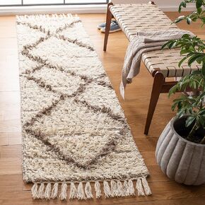 SAFAVIEH Casablanca Collection Runner Rug - 2'3" x 8', Ivory & Taupe, Handmade Moroccan Fringe, Ideal for High Traffic Areas in Living Room, Bedroom (CSB277A)