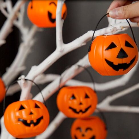 3 ثعالب 12 قطعة من دلاء اليقطين للهالوين، دلاء حلوى اليقطين مع مقبض خدعة أو حلوى سلال اليقطين لديكورات الهالوين وحشو أكياس الحلوى ومستلزمات الحفلات in Kuwait