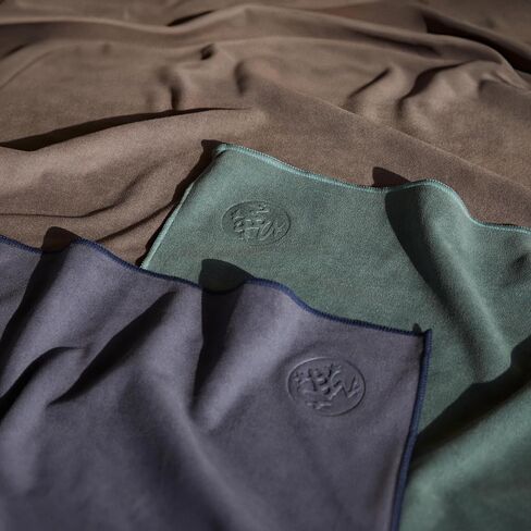 منشفة يد لليوجا من Manduka eQua - ألياف دقيقة سريعة الجفاف، خفيفة الوزن، ملحقات اليوغا سهلة السفر in Saudi Arabia