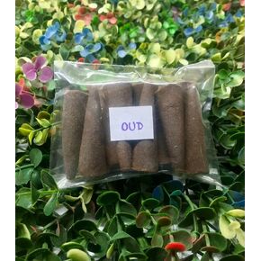Oud Backflow Incense Cones (25 Cones) - 100% Natural Backflow Incense Cones - Christmas Backflow Incense Cones - Traditional Indian Incense (No Damaged Cones Hand Sorted Packet)