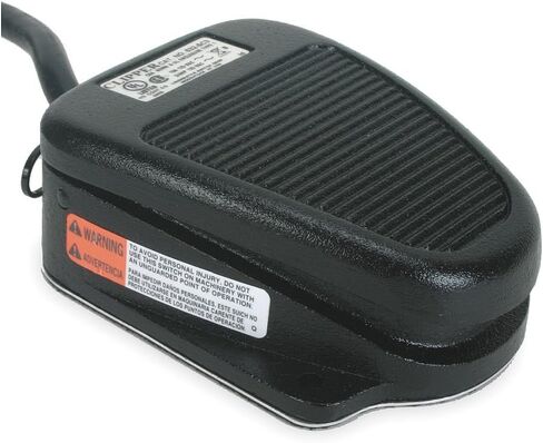 Linemaster 632-S Clipper Foot Switch، كهربائي، دواسة واحدة، مؤقتة، مرحلة واحدة، بدون حماية، أسود in Kuwait