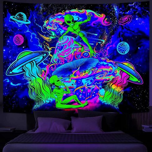 Blacklight مضحك الغريبة نسيج، الأشعة فوق البنفسجية رد الفعل Trippy الفضاء الغريبة الفطر الهبي المفروشات الجمالية، لطيف بارد الغريبة UFO الكون كوكب مخدر Blacklight نسيج للرجال الأولاد غرفة نوم 40X30IN in Kuwait