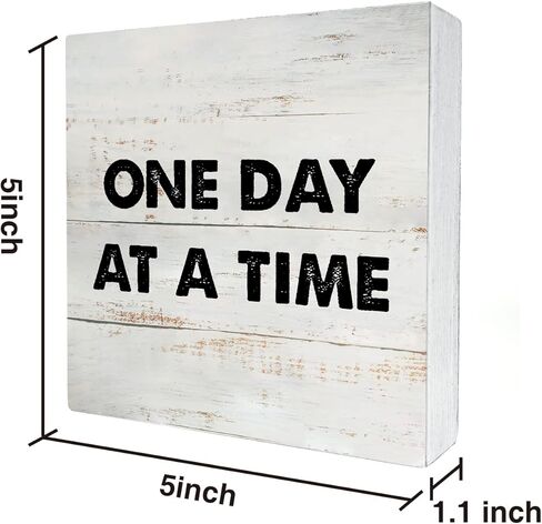 ريفي تحفيزي يوم واحد في كل مرة صندوق خشبي علامة تشجيع الانتعاش هدية صندوق خشبي علامة مزرعة المنزل مكتب مكتب الرف ديكور (5 × 5 بوصة) in Kuwait