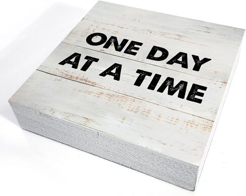 ريفي تحفيزي يوم واحد في كل مرة صندوق خشبي علامة تشجيع الانتعاش هدية صندوق خشبي علامة مزرعة المنزل مكتب مكتب الرف ديكور (5 × 5 بوصة) in Kuwait