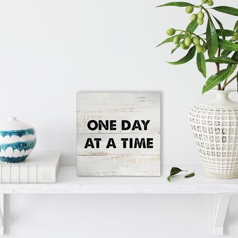 ريفي تحفيزي يوم واحد في كل مرة صندوق خشبي علامة تشجيع الانتعاش هدية صندوق خشبي علامة مزرعة المنزل مكتب مكتب الرف ديكور (5 × 5 بوصة) in Kuwait