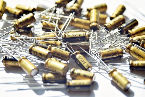 6 قطع من مكثفات Nichicon FG 50 فولت 220 فائق التوهج in Saudi Arabia