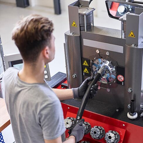 قطعتان من خرطوم الضاغط 40 بوصة 1/2 بوصة NPT، خرطوم ضاغط الهواء من الدرجة الصناعية مصنوع من هيكل مرن من الفولاذ المقاوم للصدأ مع تركيبات ذكر 1/2 بوصة NPT كلا الطرفين يدوران بحرية 750 درجة فهرنهايت 450 رطل لكل بوصة مربعة in Kuwait