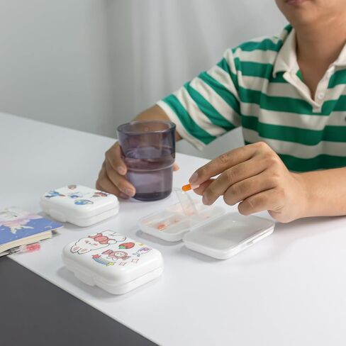 3 عبوات منظم حبوب منع الحمل للسفر 8 حجرات، علبة حبوب منع الحمل المحمولة، موزع حبوب منع الحمل، صندوق حبوب منع الحمل اليومي لحمل الفيتامينات، حاوية حبوب صغيرة لمنظم الأدوية في محفظة الجيب in Kuwait