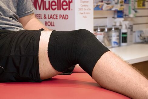ضمادات ضغط أنبوبية متماسكة لتقويم العظام من MUELLER Sports Medicine Pro، بيضاء، 5 بوصات × 11 ياردة، صندوق واحد in Saudi Arabia