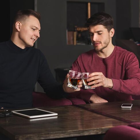 هدايا للرجال الأب، مجموعة نظارات كوليا ويسكي المكونة من 2 وأحجار الويسكي، أفكار هدايا الويسكي للرجال، الأب، الرجل، الزوج، عيد الميلاد، التقاعد، صندوق خشبي لعيد الميلاد وأحجار الويسكي والكوستر in Kuwait