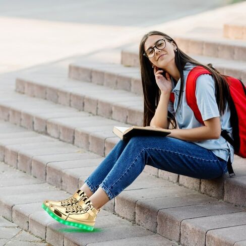 بادجين حذاء رياضي وامض LED قابل لاعادة الشحن بمنفذ USB للنساء / الرجال in Kuwait