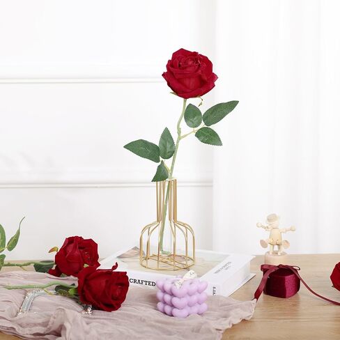 15 قطعة من الورود الاصطناعية من U'Artlines، ورود حريرية ذات سيقان طويلة، باقة ورد مخملية صناعية ذات ملمس حقيقي، زهور وهمية لعيد الحب وعيد الأم وديكور المنزل والزفاف، أحمر in Kuwait