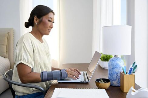 FUTURO Deluxe Wrist Stabilizer Left Hand, S/M in Saudi Arabia