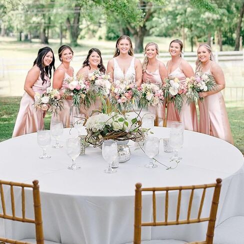 مفرش طاولة بلاستيكي مستدير من Fixwal للاستعمال مرة واحدة، 12 قطعة مفرش طاولة أبيض مستدير مقاس 84 بوصة، مفرش طاولة للحفلات وحفلات أعياد الميلاد وحفلات الزفاف in Kuwait