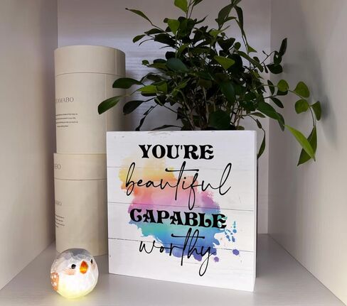 لافتات خشبية ملهمة، ديكور مكتب لافتة صندوق خشبي، فن ديكور المنزل، ديكور غرفة الفتيات، هدايا تشجيع لأفضل صديقات النساء، هدية زميل العمل لها، أنت جميلة وجديرة بالقدرة in Kuwait