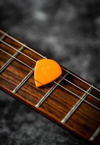 Dan's Guitar Store - Precision Pick Tapered 0.80mm - 10-pack Grippy Precision Medium-weight High-Visibility Plectrums for Professionals… in Saudi Arabia