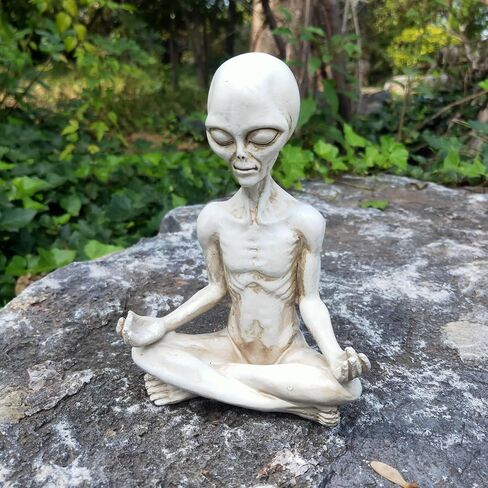 Yoga Alien Statue, Sci-fi Outer Space UFO Alien Figure, Resin Medition Alien Home Office Bookshelf Decor Sculpture, 6.3" H in Saudi Arabia