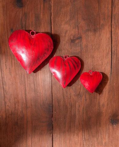 Rustic Elegance Metal Heart Wall Decor in Antique Gold Finish, Vintage Wall Hanging Art, Country Theme Farmhouse Decoration Set of 3 Pieces in Saudi Arabia