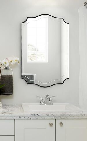 مرآة حائط صدفية من Kate and Laurel Hollyn Glam، مقاس 20 × 30، ذهبية، ديكور حائط تقليدي مزخرف بإطار أنيق وإسكالوب ناعمة in Saudi Arabia
