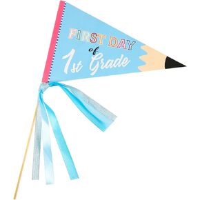 First Day of 1st Grade Flag, Creative Pennant Banner Flags with Ribbons and Wood Stick Party Pennants Decorative Festive Pennants Cheerful 1st Grade Flag for First Day of School Decorations