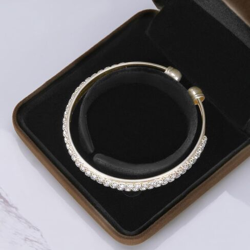 صندوق هدايا سوار مجوهرات معدني كلاسيكي لامع مع ضوء LED، حقيبة عرض تخزين قلادة مجوهرات مخملية لعرض الخطوبة والزفاف والذكرى السنوية وحفلات أعياد الميلاد (أسود) in Kuwait