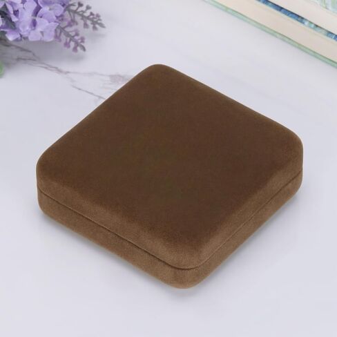 صندوق هدايا سوار مجوهرات معدني كلاسيكي لامع مع ضوء LED، حقيبة عرض تخزين قلادة مجوهرات مخملية لعرض الخطوبة والزفاف والذكرى السنوية وحفلات أعياد الميلاد (أسود) in Kuwait