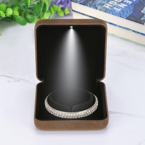 صندوق هدايا سوار مجوهرات معدني كلاسيكي لامع مع ضوء LED، حقيبة عرض تخزين قلادة مجوهرات مخملية لعرض الخطوبة والزفاف والذكرى السنوية وحفلات أعياد الميلاد (أسود) in Kuwait