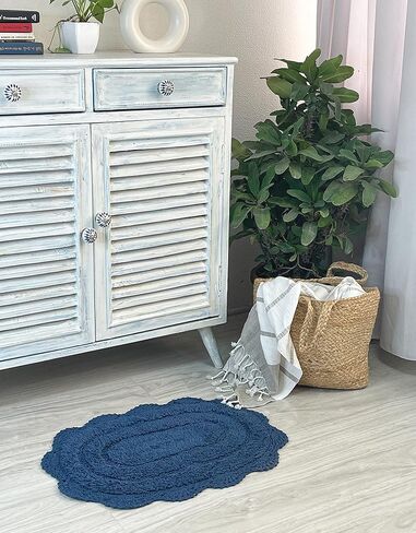 سجادة حمام كروشيه بيضاء من شاردين هوم، سجادة حمام بيضاوية مصنوعة من القطن بنسبة 100% مع حدود كروشيه مصنوعة يدويًا، مقاس 21 × 34 بوصة، سجادة متوسطة، مثالية لنصف الحمامات وغرف المساحيق والحمامات in Kuwait