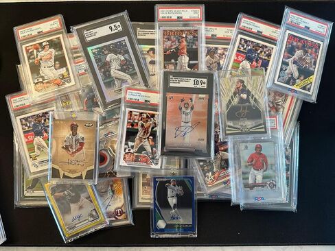 Baseball Mystery Hot Pack - 20 Cards - 1 Graded Card/AUTO - 14 RCS - 5 Parallels in Saudi Arabia
