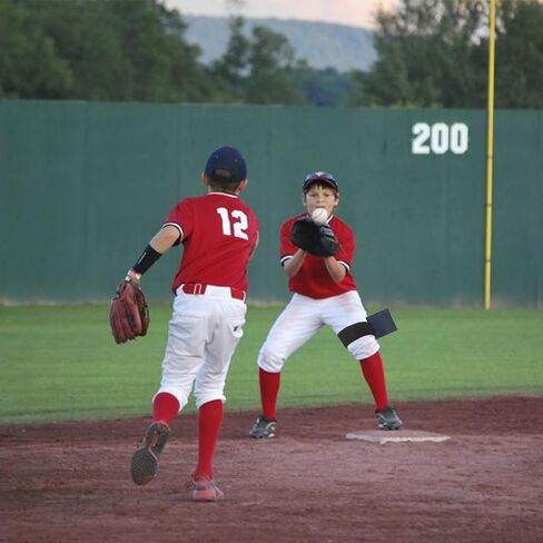 يساعد تدريب رمي الكرة اللينة على مساعدة تدريب إبريق الدائرة المثالية المرنة وحزام تدريب إبريق الكرة اللينة لتطوير ميكانيكا الرمي الصحيحة، محيط 17 بوصة in Kuwait