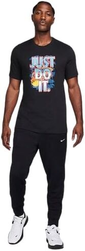 تيشيرت كرة السلة Dri-Fit JDI Graphic للرجال من Nike (الولايات المتحدة، ألفا، كبير، عادي، عادي، أسود) in Saudi Arabia